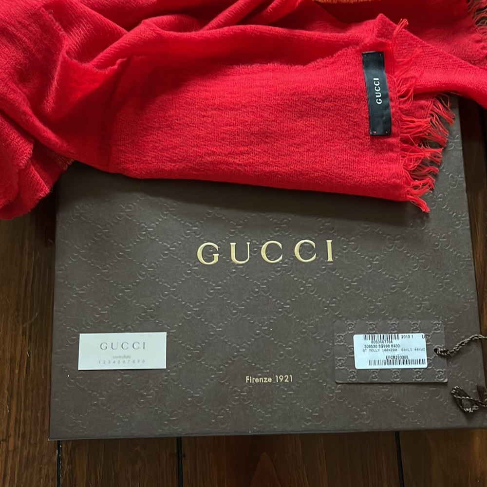 Authentic Gucci Lightweight scarf/stole - Picture 4 of 4